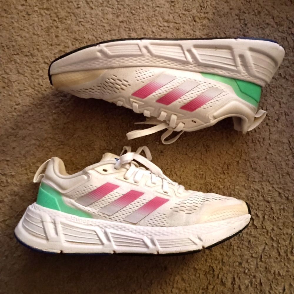 Adidas Questar Womens HP2431 White Running Sneakers Size 8 PRE-OWNED